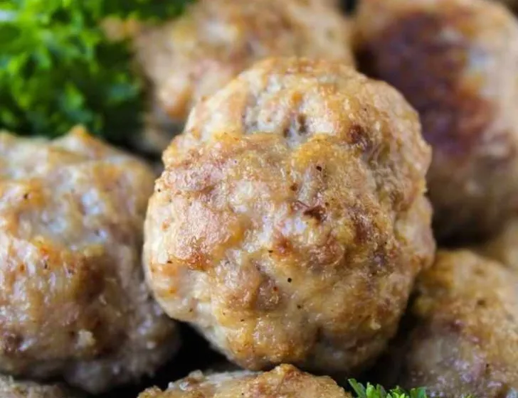 Véritables Boulets Liégeois , Purée de pommes de terre au beurre.