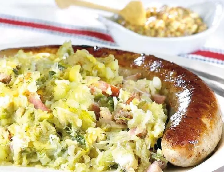 Potée de pommes de terre  aux poireaux & aux lardons, saucisse de campagne.