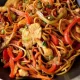 Nouilles sautées au Poulet & aux légumes.