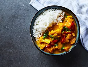 Curry vert de poisson aux légumes,  Riz blanc.