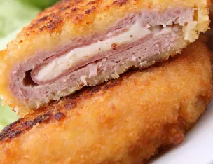 Cordon bleu, sauce crémeuse aux champignons de Paris, Spirelli. Cordon bleu, sauce crémeuse aux champignons de Paris, Spirelli.