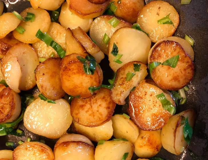 Filet pur de porc sauce crémeuse aux lardons & champignons, Gnocchi.