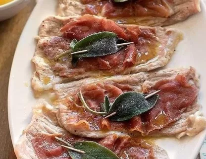 Saltimbocca au beurre citronné à la Sauge, grenailles & tomates cerises rôties