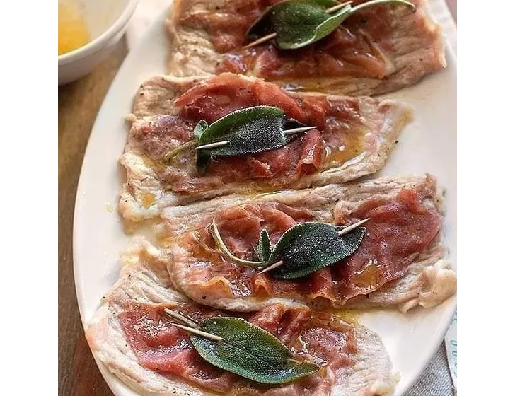 Saltimbocca au beurre citronné à la Sauge, grenailles & tomates cerises rôties