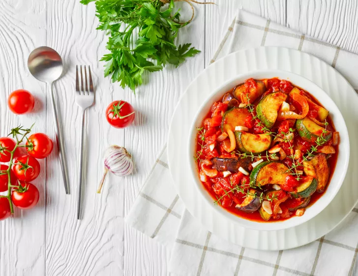 Courge de Nice farcie à la Viande, sauce tomates & Pâtes Grecques.