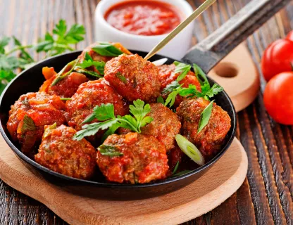 Véritables Boulets Liégeois , Purée de pommes de terre au beurre.
