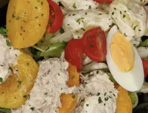 Salade de pâtes au thon & aux pêches.