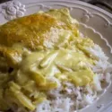 Poulet sauce crémeuse au Curry , riz Cantonais.