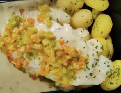 Pavé de saumon sauce crémeuse au Basilic frais, Tomates cerises rôties, tagliatelle.