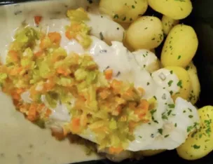 Filet de Dorade sauce au beurre blanc & aux petits légumes, grenailles.