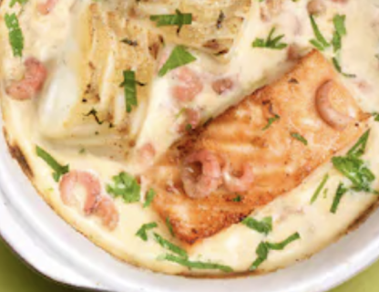 Pavé de saumon sauce crémeuse au Basilic frais, Tomates cerises rôties, tagliatelle.