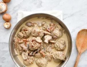 Boulettes sauce crèmée à l'ardennaise & Purée aux chicons braisés