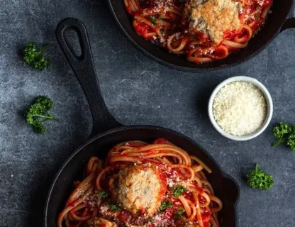 Véritables Boulets Liégeois , Purée de pommes de terre au beurre.