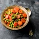 Steak pur Boeuf haché, jus de viande, Pois & carottes, grenailles.