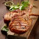 Côtes de Porcelet au Miel & Thym, poêlée de pommes de terre aux carottes.