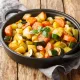 Côtes de Porcelet au Miel & Thym, poêlée de pommes de terre aux carottes.