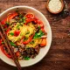 Nouilles sautées au Poulet & aux légumes.