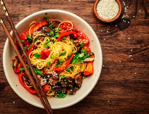 Nouilles sautées au Boeuf et aux légumes. Nouilles sautées au Boeuf et aux légumes.