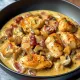 POULET TENDRE , SAUCE CRéMEUSE AU CHAMPIGNONS & ESTRAGON, MACARONI.