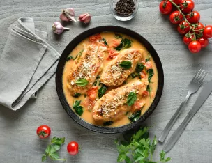 Escalope de dinde gratinée sauce Atelier Salé et linguine.