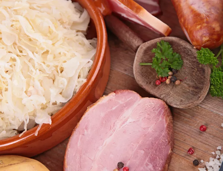 Choucroute Garnie , purée de pommes de terre.