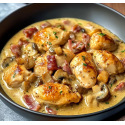 Poulet à la Bière, lardons & champignons, Purée de pommes de terre au beurre.