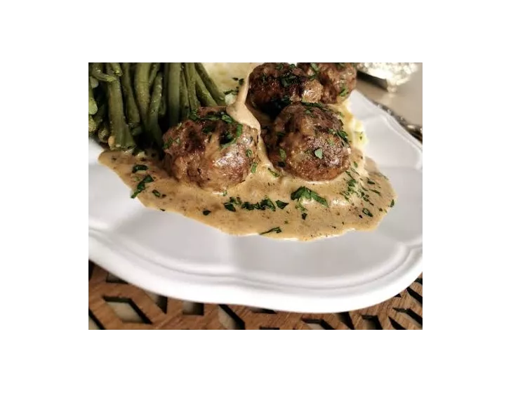 Véritables Boulets Liégeois , Purée de pommes de terre au beurre.